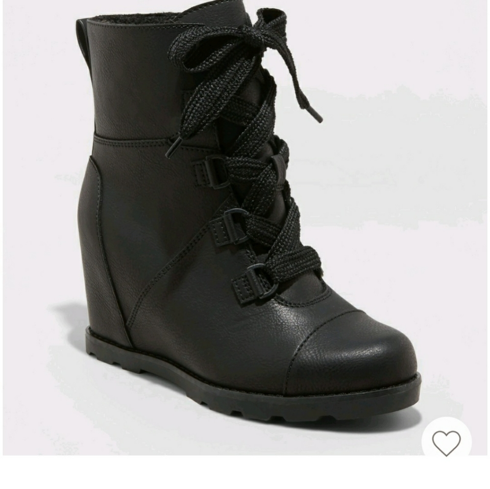 Sorel lookalike black wedge boots new in box